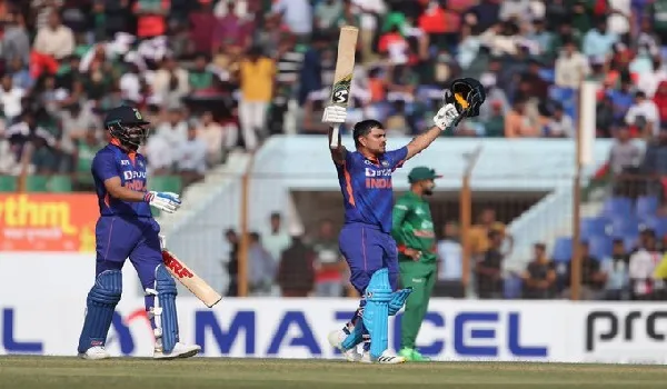 IND VS BAN 3rd ODI:  ईशान ने अंतरराष्ट्रीय क्रिकेट का सबसे तेज दोहरा शतक जड़ा, मात्र 126 गेंदों में 23 चौके और 9 छक्के जड़े 